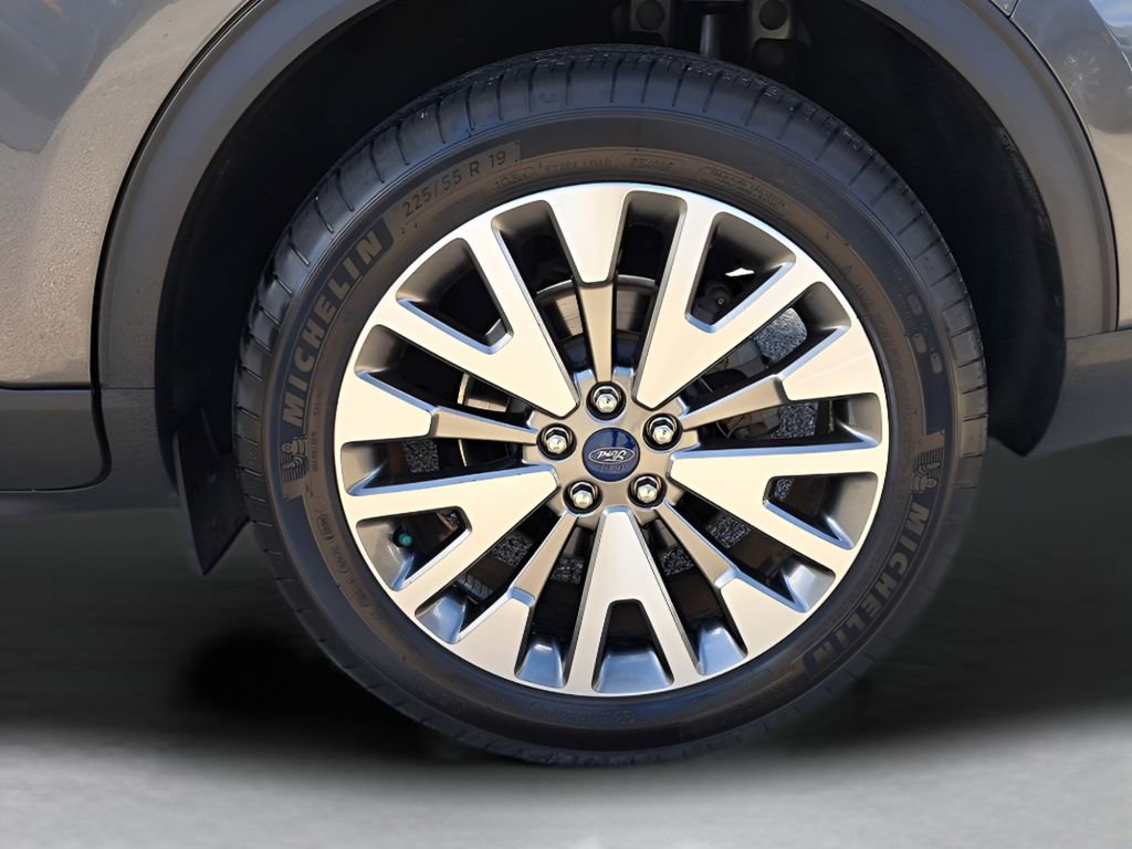 Used 2020 Ford Escape Titanium image 5