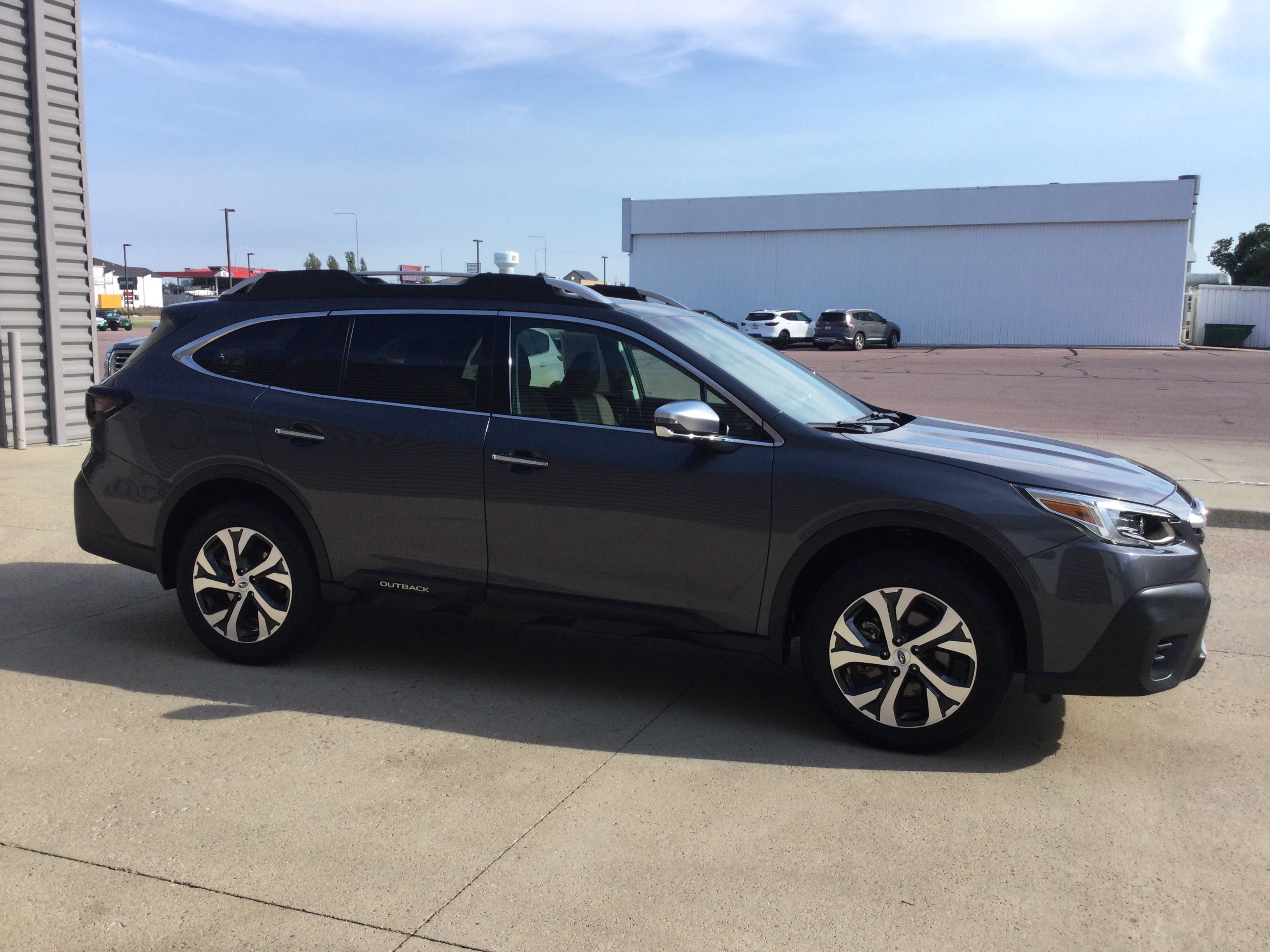 Used 2022 Subaru Outback Touring w/ Popular Package #2 AWD/4WD image 4