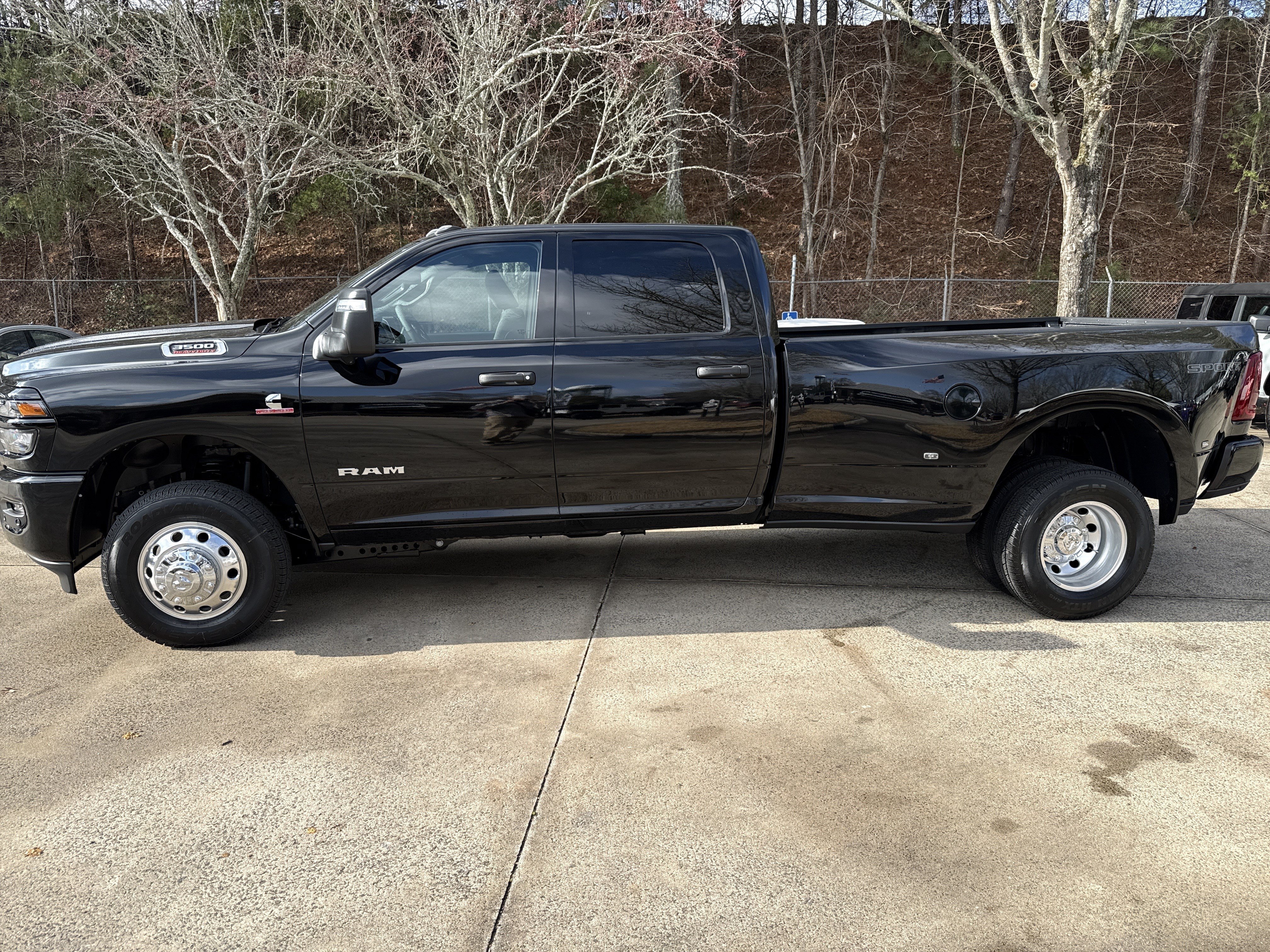 New 2026 RAM 3500 Big Horn AWD/4WD image 4
