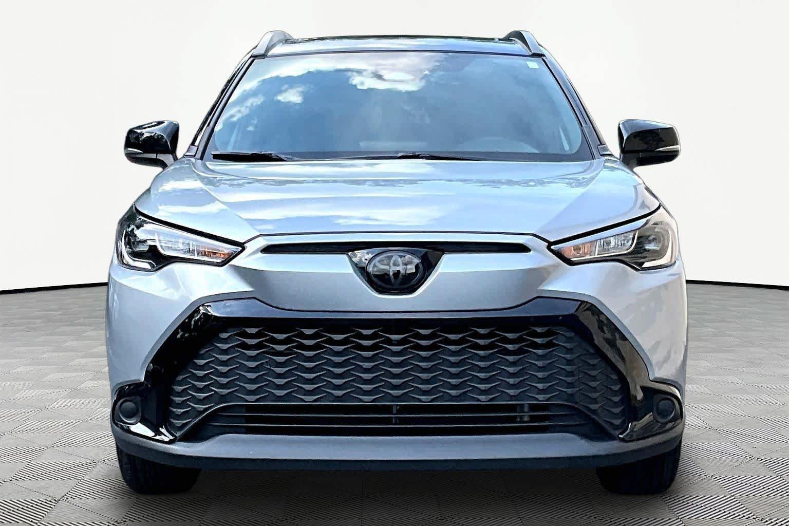 Used 2024 Toyota Corolla Cross AWD Hybrid w/ Moonroof Package image 4