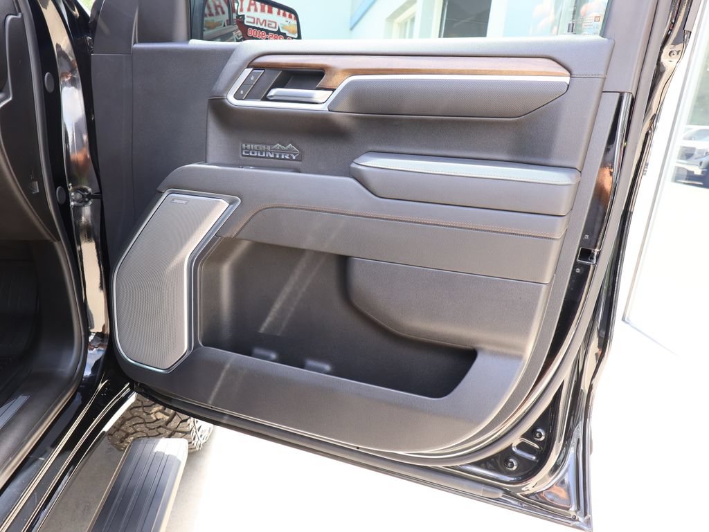 Used 2025 Chevrolet Silverado 1500 High Country w/ Midnight Edition AWD/4WD image 43