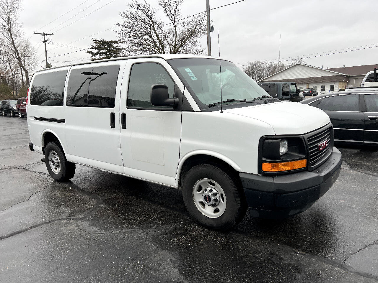 Used 2017 GMC Savana 2500 RWD 2500 135 image 3