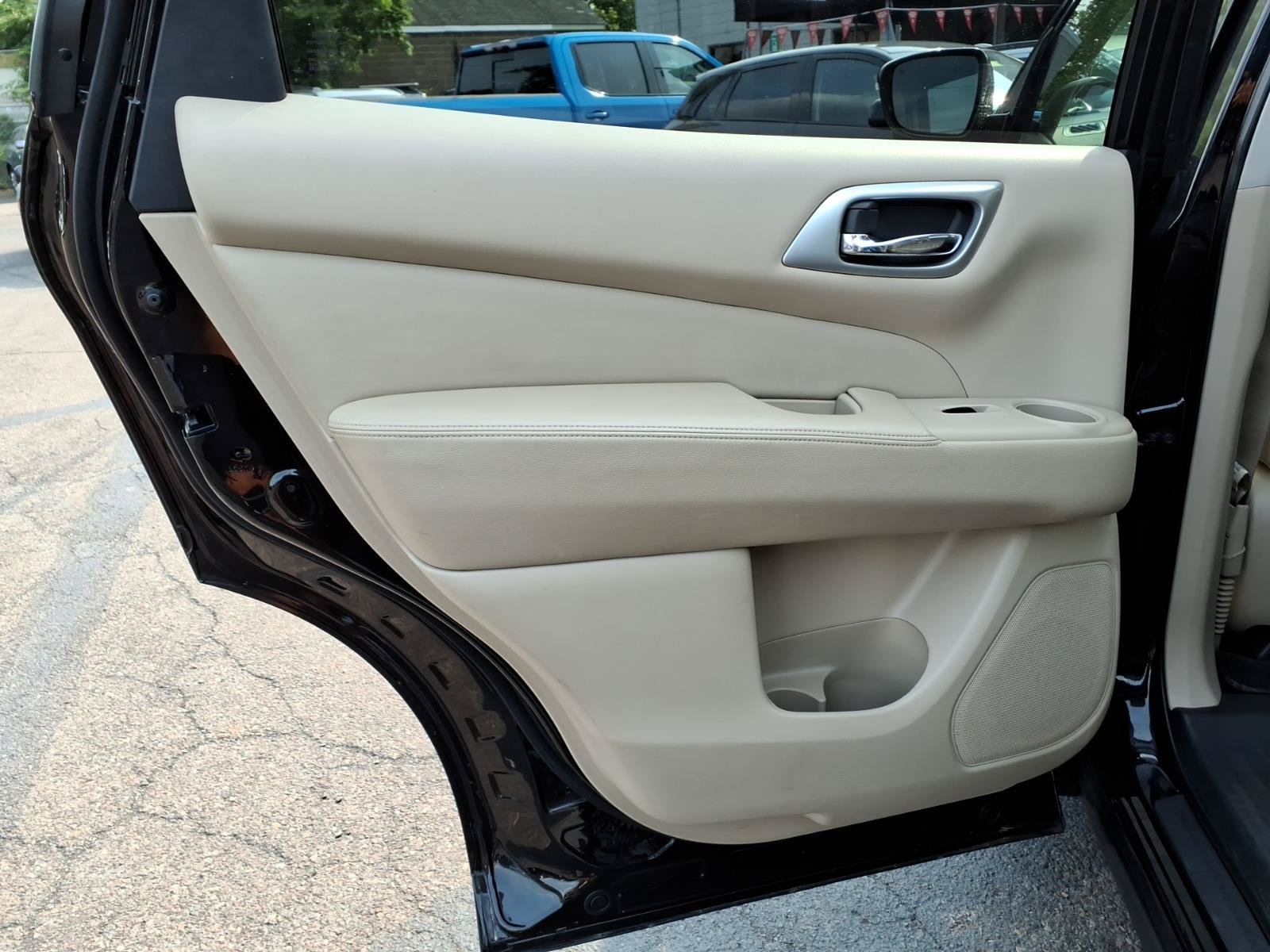Used 2019 Nissan Pathfinder SL FWD image 26
