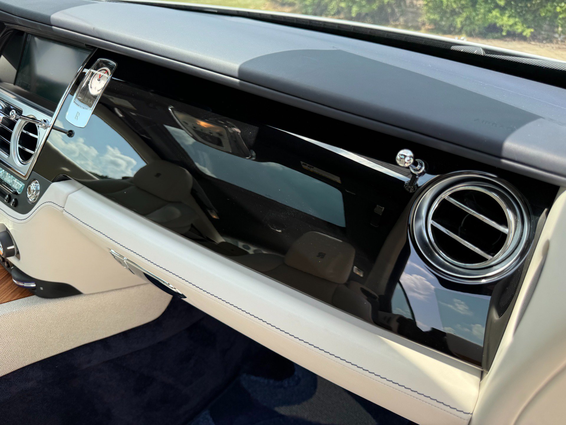 Used 2015 Rolls-Royce Wraith RWD image 17