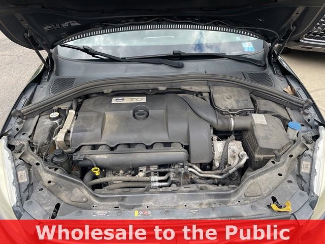 Used 2015 Volvo XC60 T6 w/ Proximity Package AWD/4WD image 43
