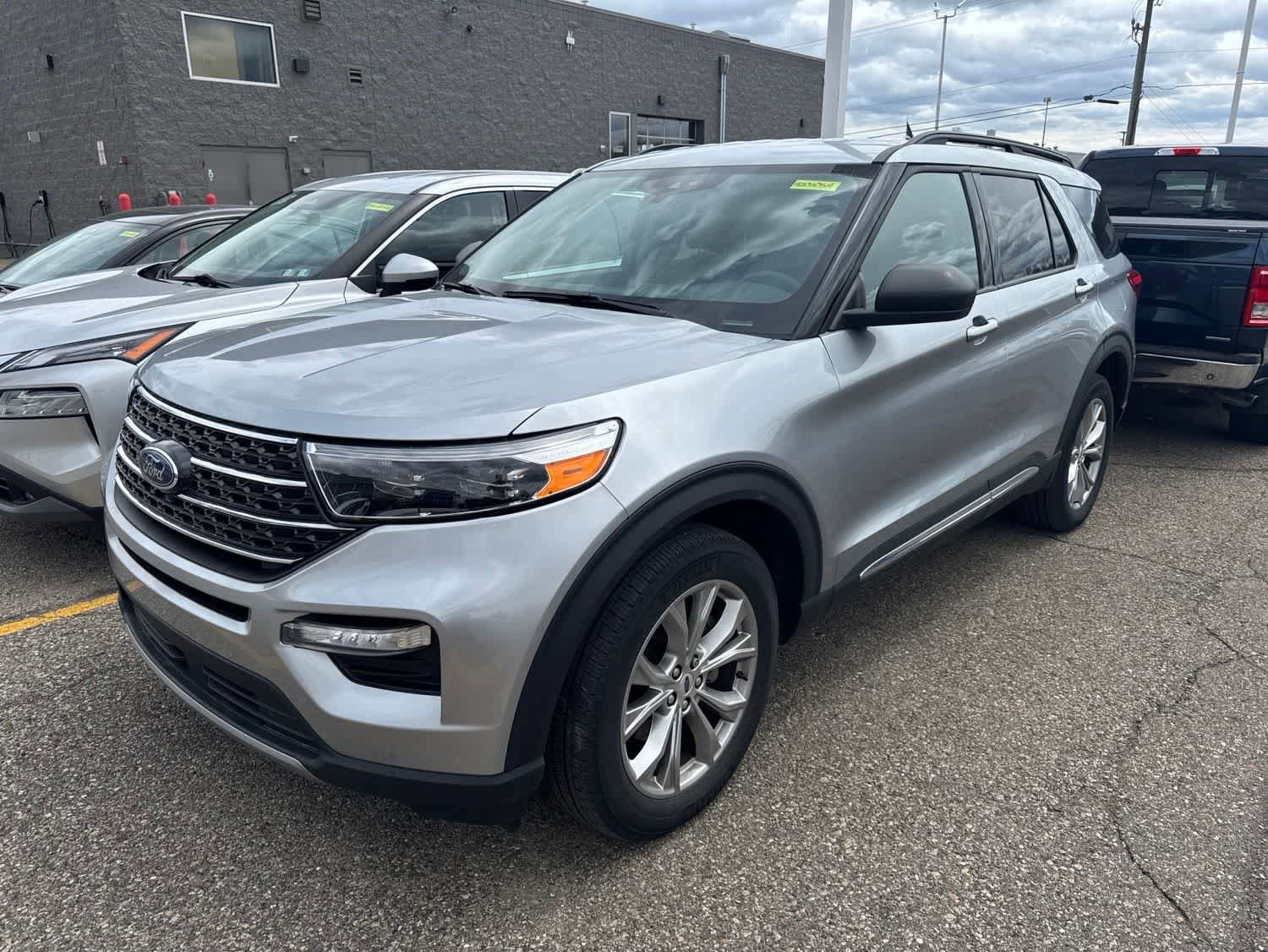 Used 2023 Ford Explorer XLT w/ Equipment Group 202A AWD/4WD video 2