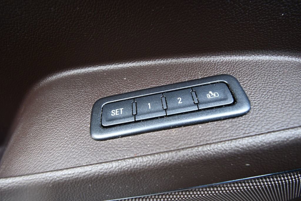Used 2018 Chevrolet Suburban Premier AWD/4WD image 29