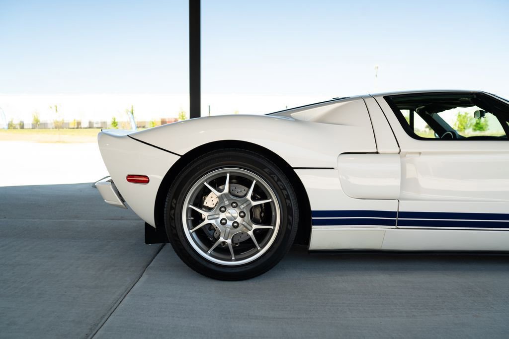Used 2006 Ford GT RWD image 37