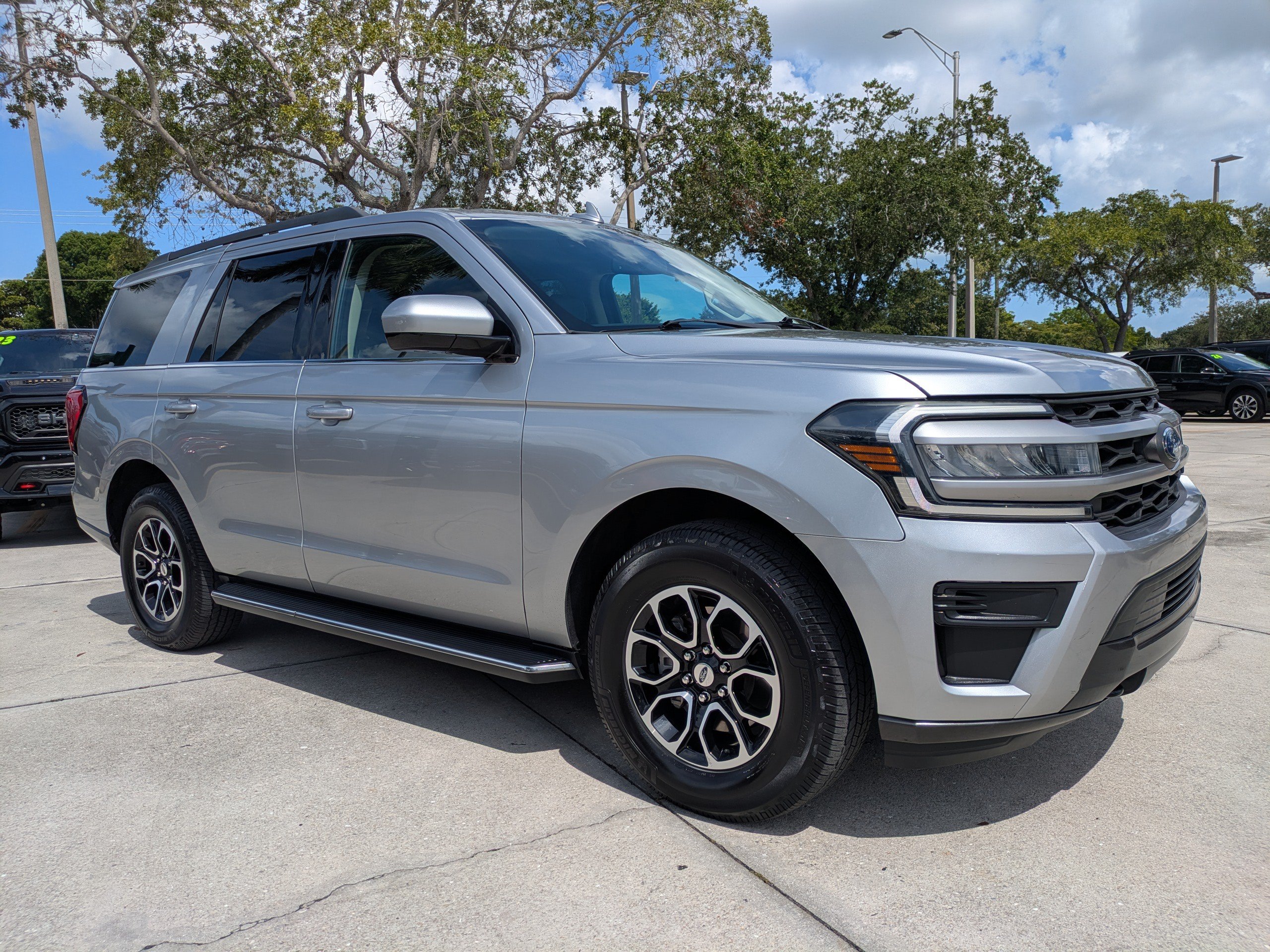 Certified 2022 Ford Expedition XLT AWD/4WD image 3