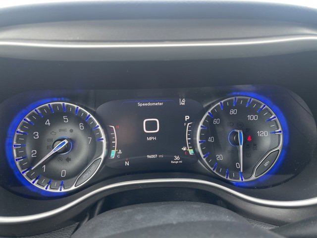 Used 2022 Chrysler Pacifica Touring-L image 23