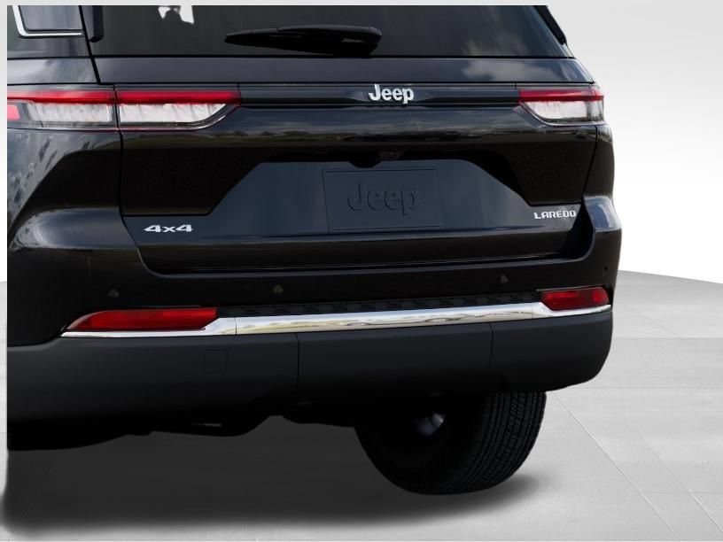 Used 2026 Jeep Grand Cherokee Laredo X AWD/4WD image 14