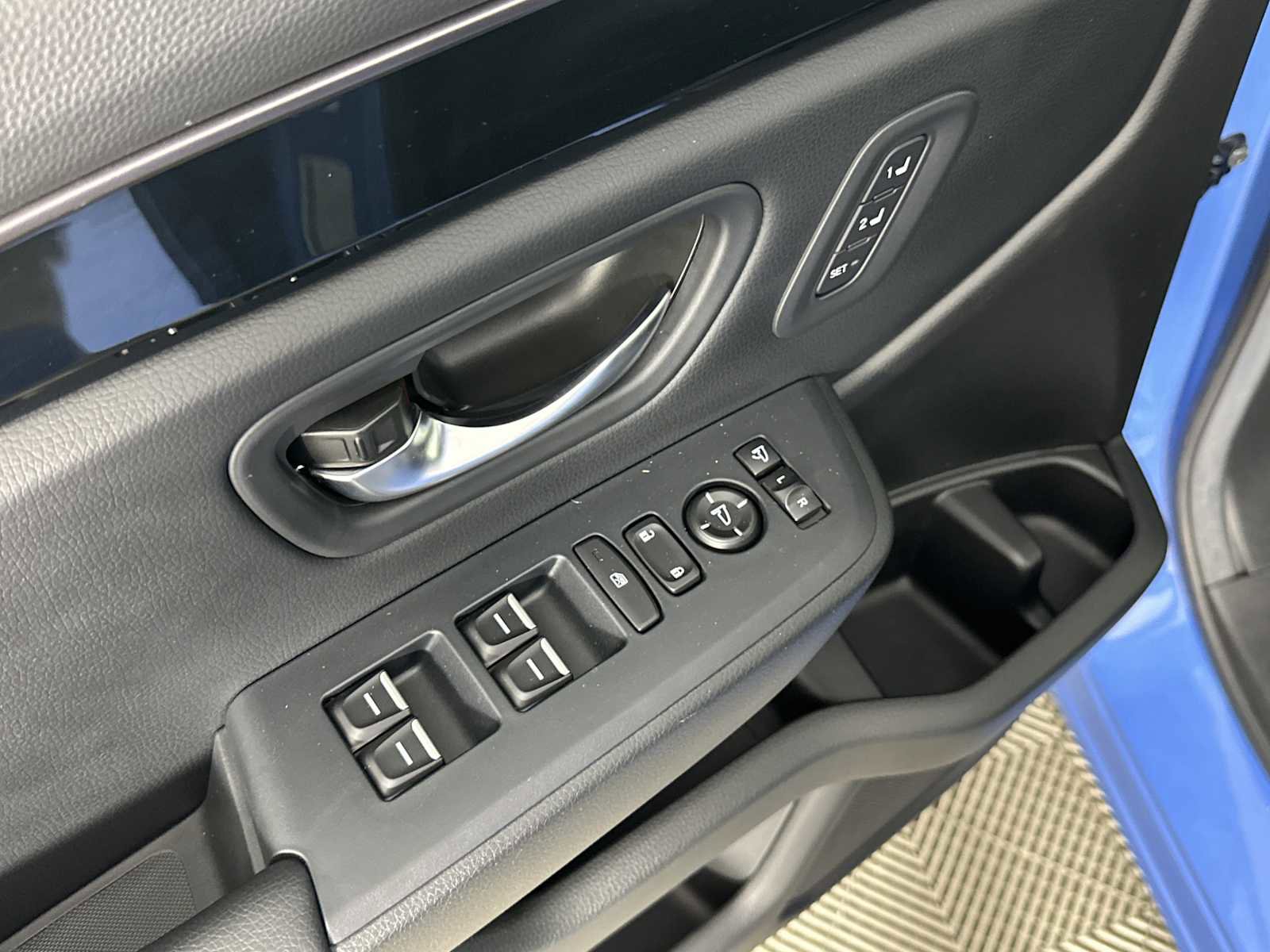 Used 2025 Honda Pilot TrailSport image 17