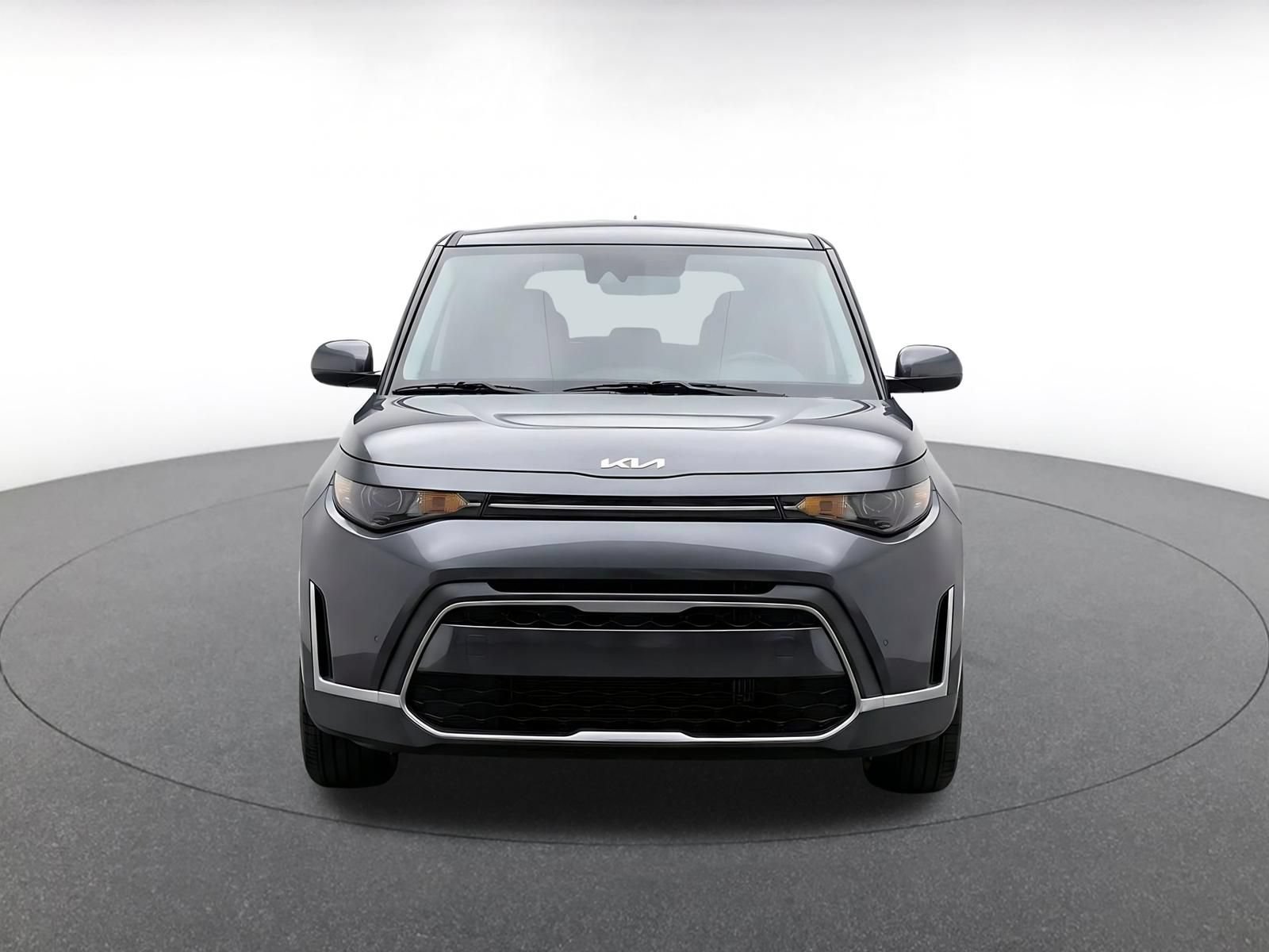 Used 2025 Kia Soul LX w/ LX Technology Package FWD image 2