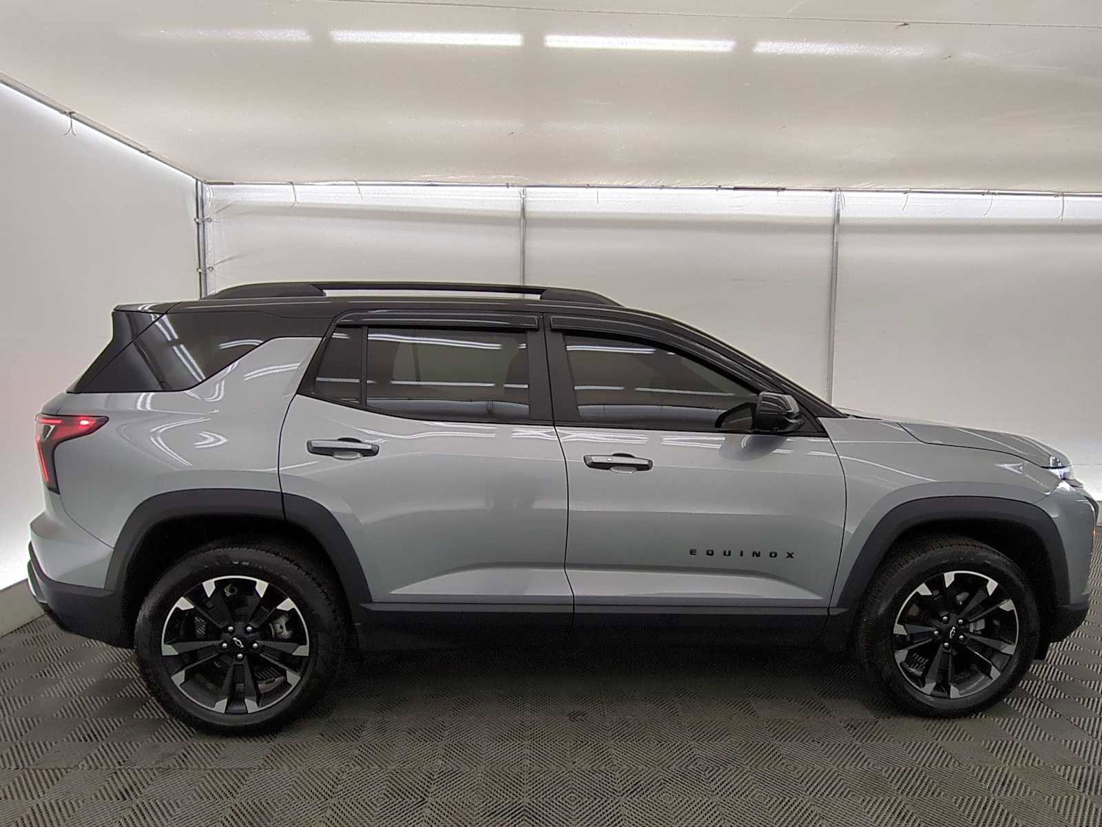 Used 2025 Chevrolet Equinox RS w/ Safety and Technology Package image 7