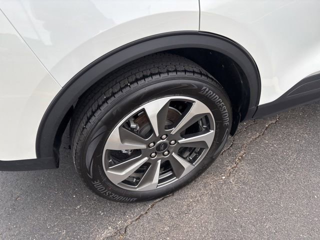 Used 2024 Ford Escape Platinum AWD/4WD image 4