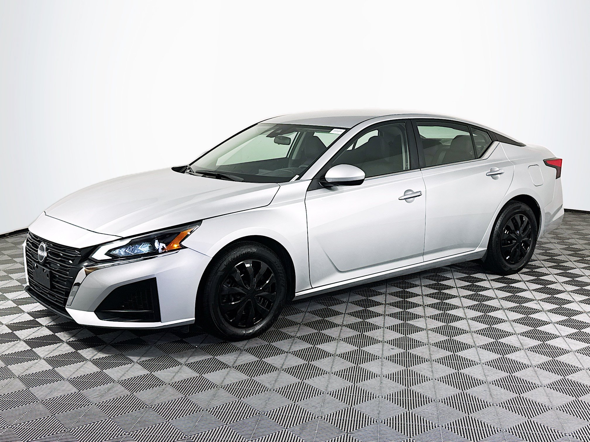 Used 2023 Nissan Altima 2.5 S FWD image 4
