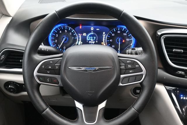 Used 2017 Chrysler Pacifica Touring-L Plus w/ Tire & Wheel Group FWD image 26