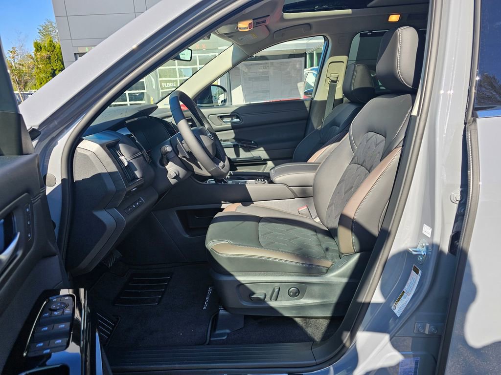 New 2026 Nissan Pathfinder Platinum AWD/4WD image 16