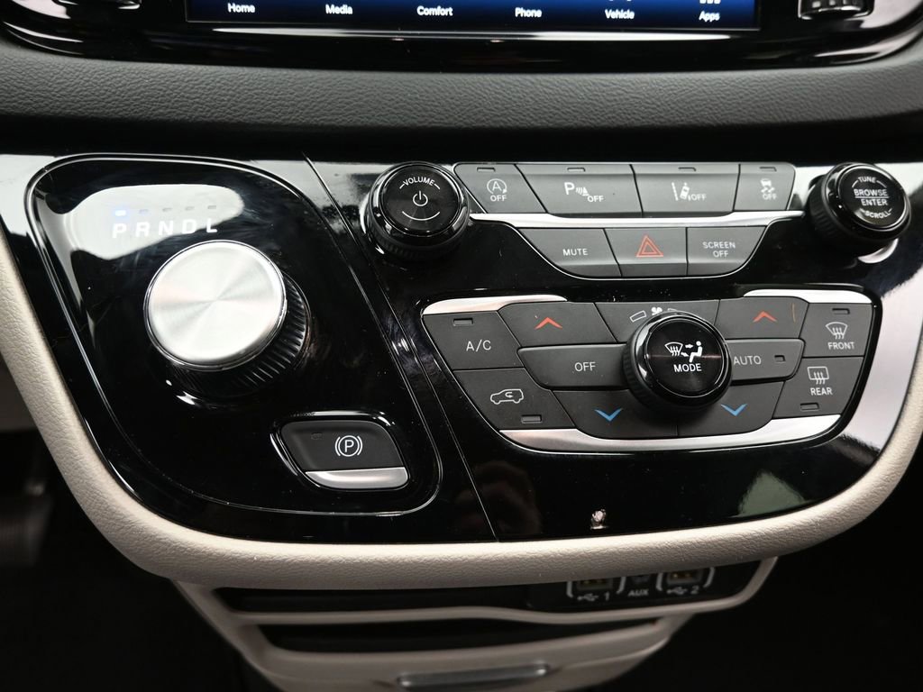 Used 2024 Chrysler Pacifica Touring-L image 22