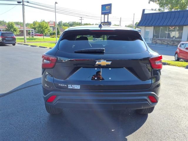 Used 2024 Chevrolet Trax LS w/ LS Convenience Package image 16