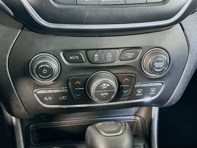 Used 2021 Jeep Cherokee Latitude Lux w/ Comfort/Convenience Group image 25