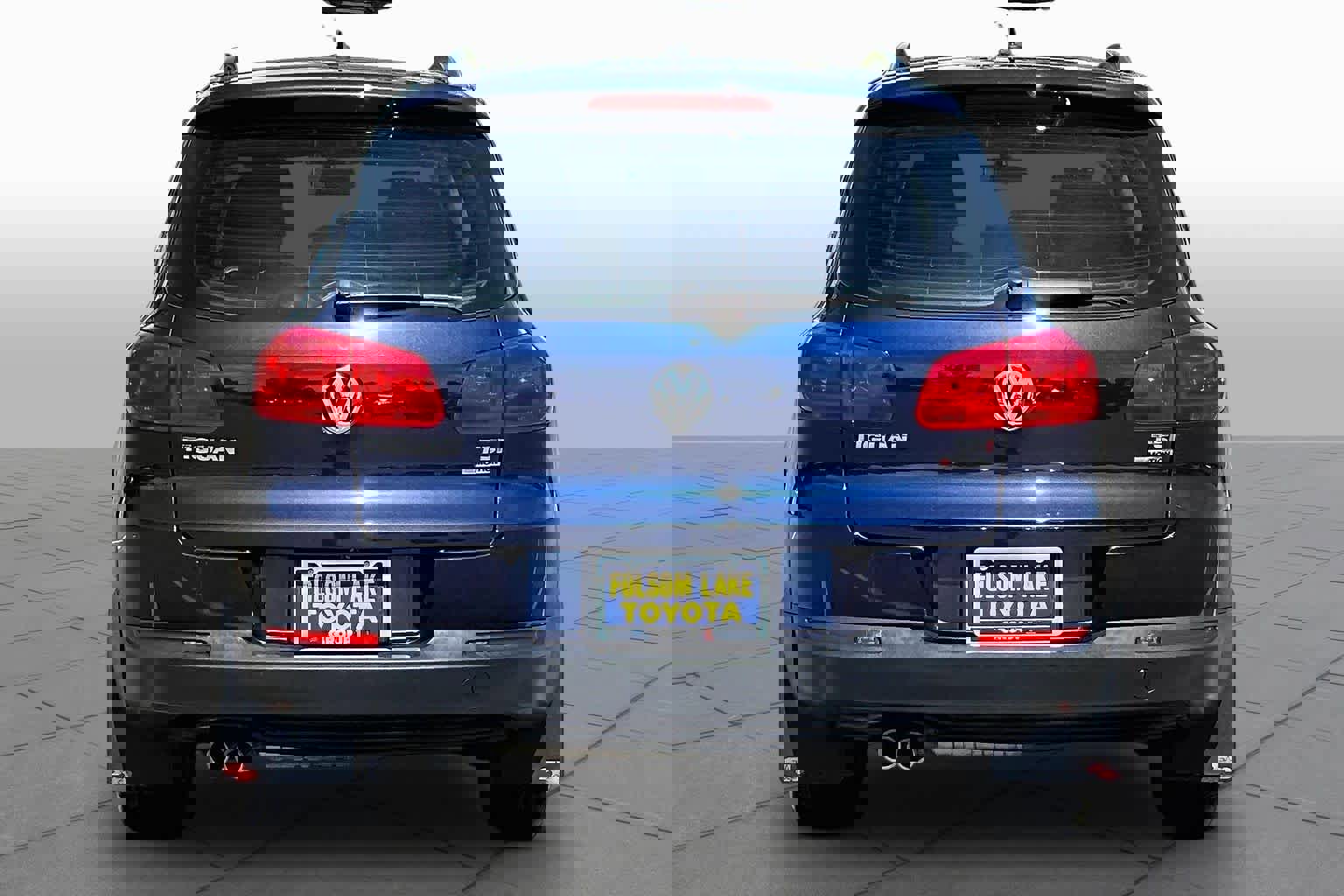 Used 2016 Volkswagen Tiguan S image 4