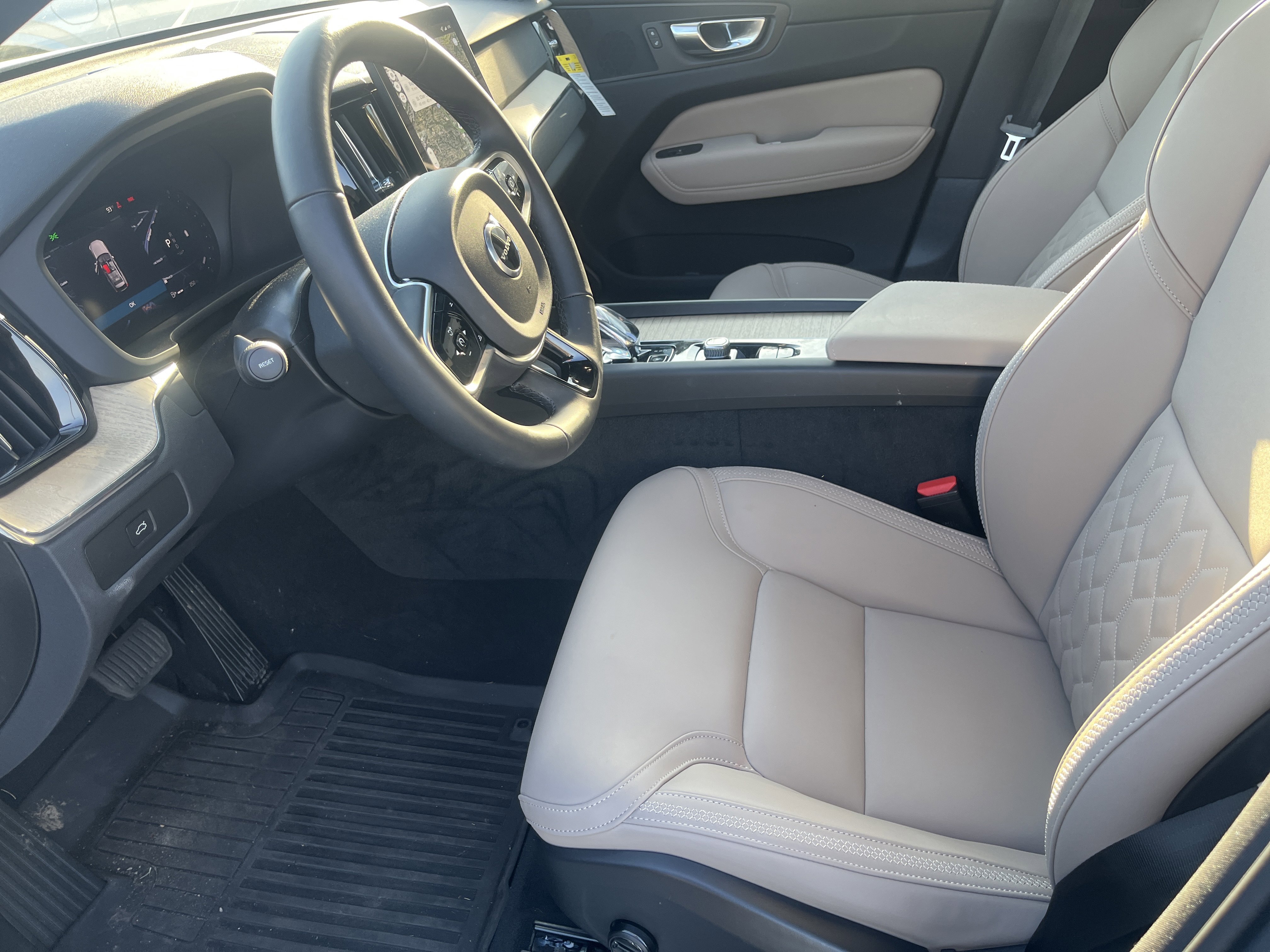 New 2026 Volvo XC60 B5 Plus w/ Protection Package Premier image 22