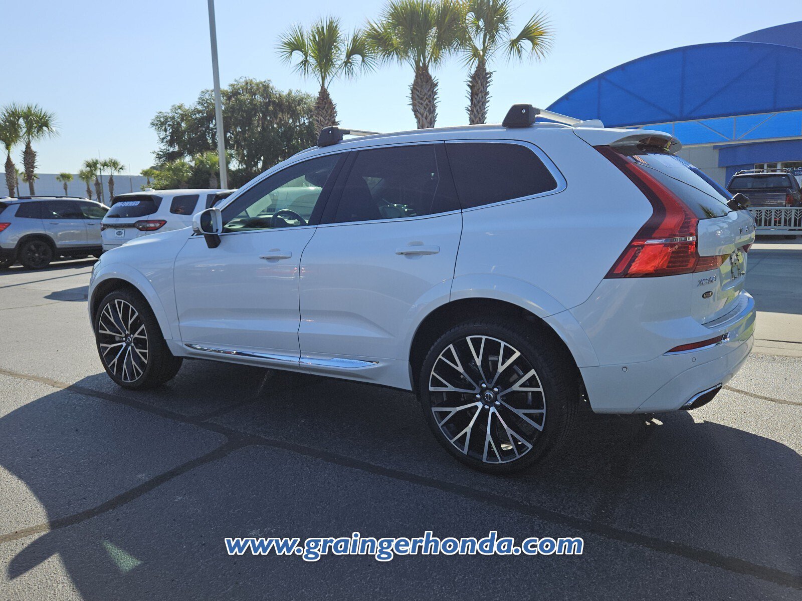 Used 2019 Volvo XC60 T6 Inscription w/ Protection Package Premier AWD/4WD image 3