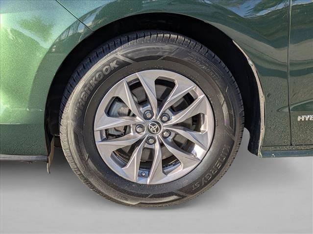 Used 2021 Toyota Sienna XLE image 24