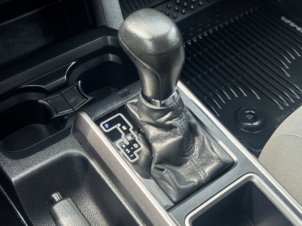 Used 2020 Toyota Tacoma SR5 AWD/4WD image 26