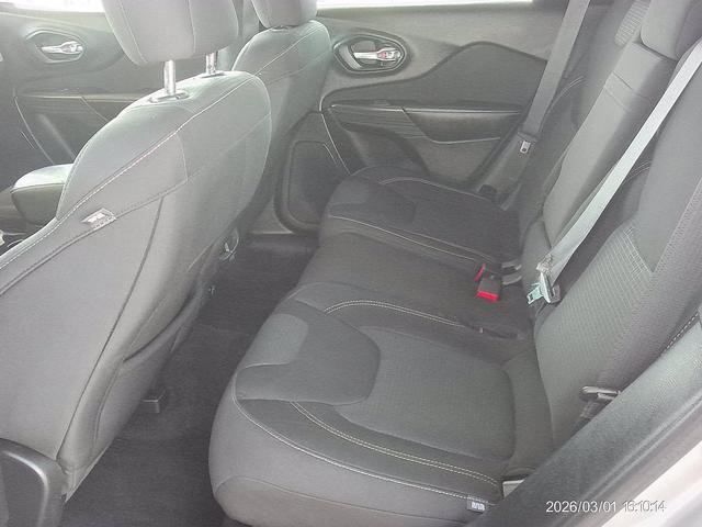 Used 2015 Jeep Cherokee Latitude w/ Comfort/Convenience Group AWD/4WD image 5