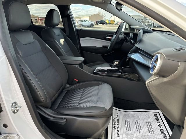 Used 2025 Chevrolet Trax LT image 28
