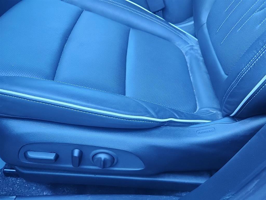 Used 2024 Buick Encore GX Avenir image 11