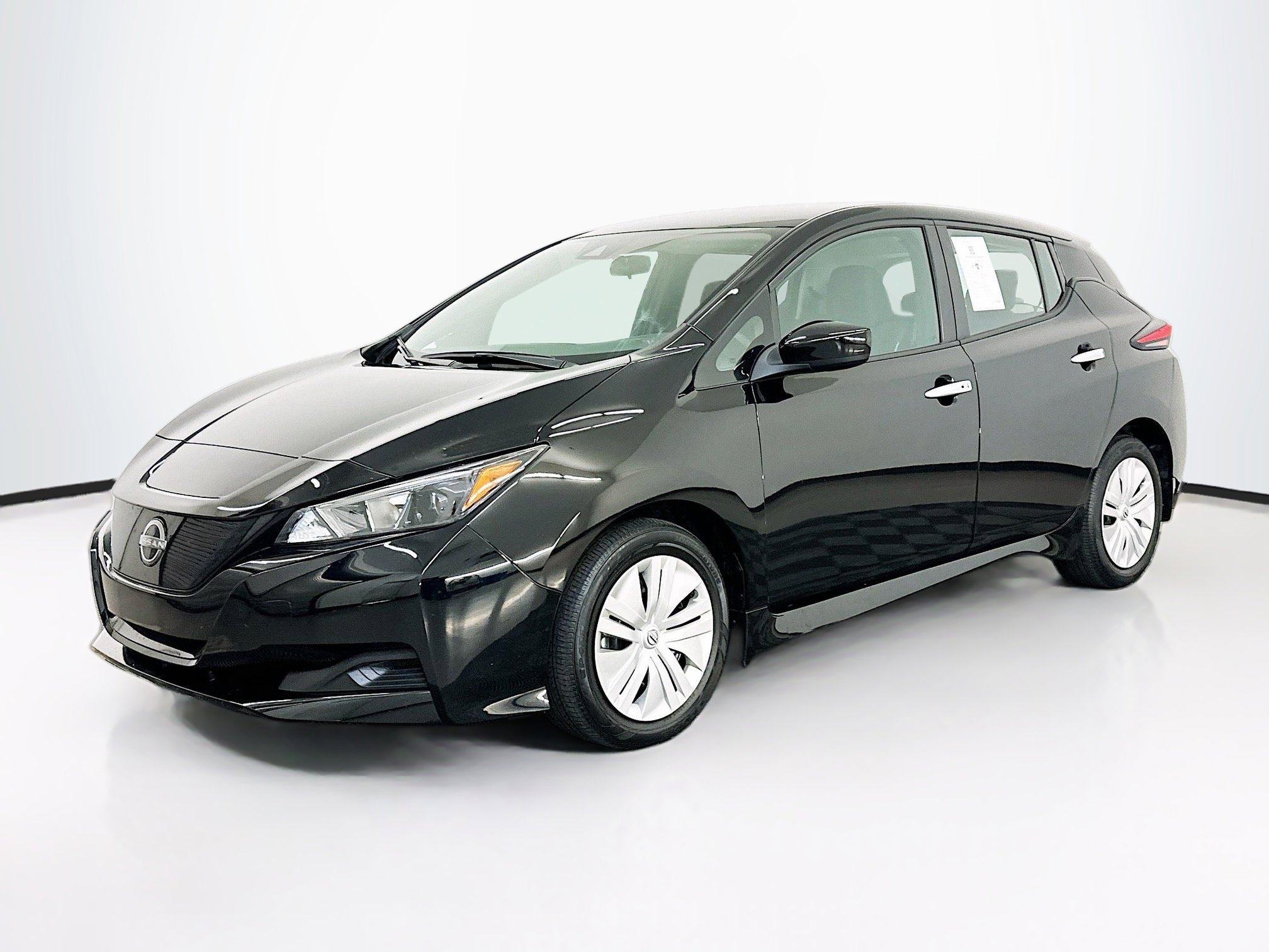 Used 2023 Nissan Leaf S image 3