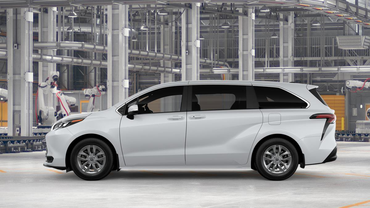 New 2026 Toyota Sienna LE image 4