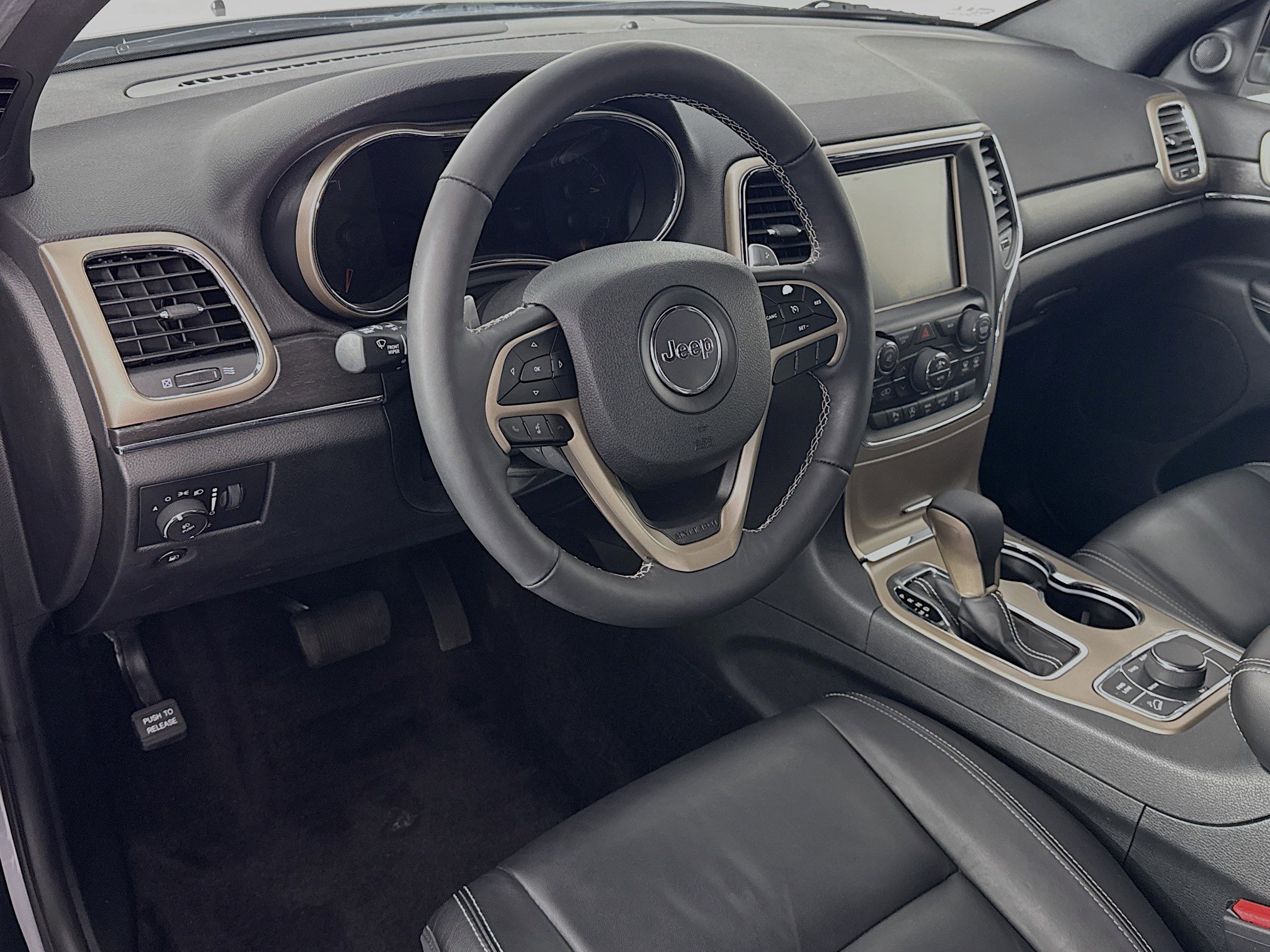 Used 2017 Jeep Grand Cherokee Limited AWD/4WD image 9