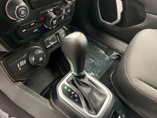 Used 2020 Jeep Renegade Latitude w/ Cold Weather Group AWD/4WD image 21
