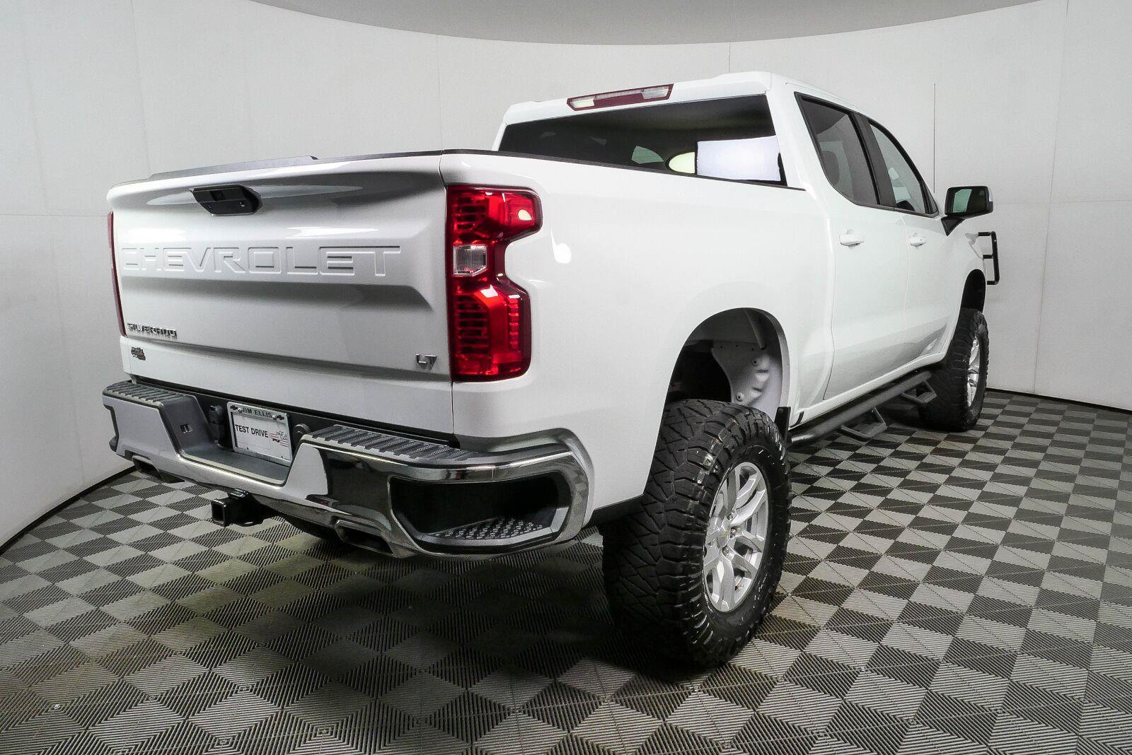 Certified 2021 Chevrolet Silverado 1500 LT w/ Z71 Off-Road Package AWD/4WD image 3