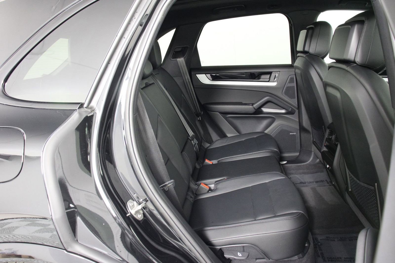 Certified 2025 Porsche Cayenne image 32