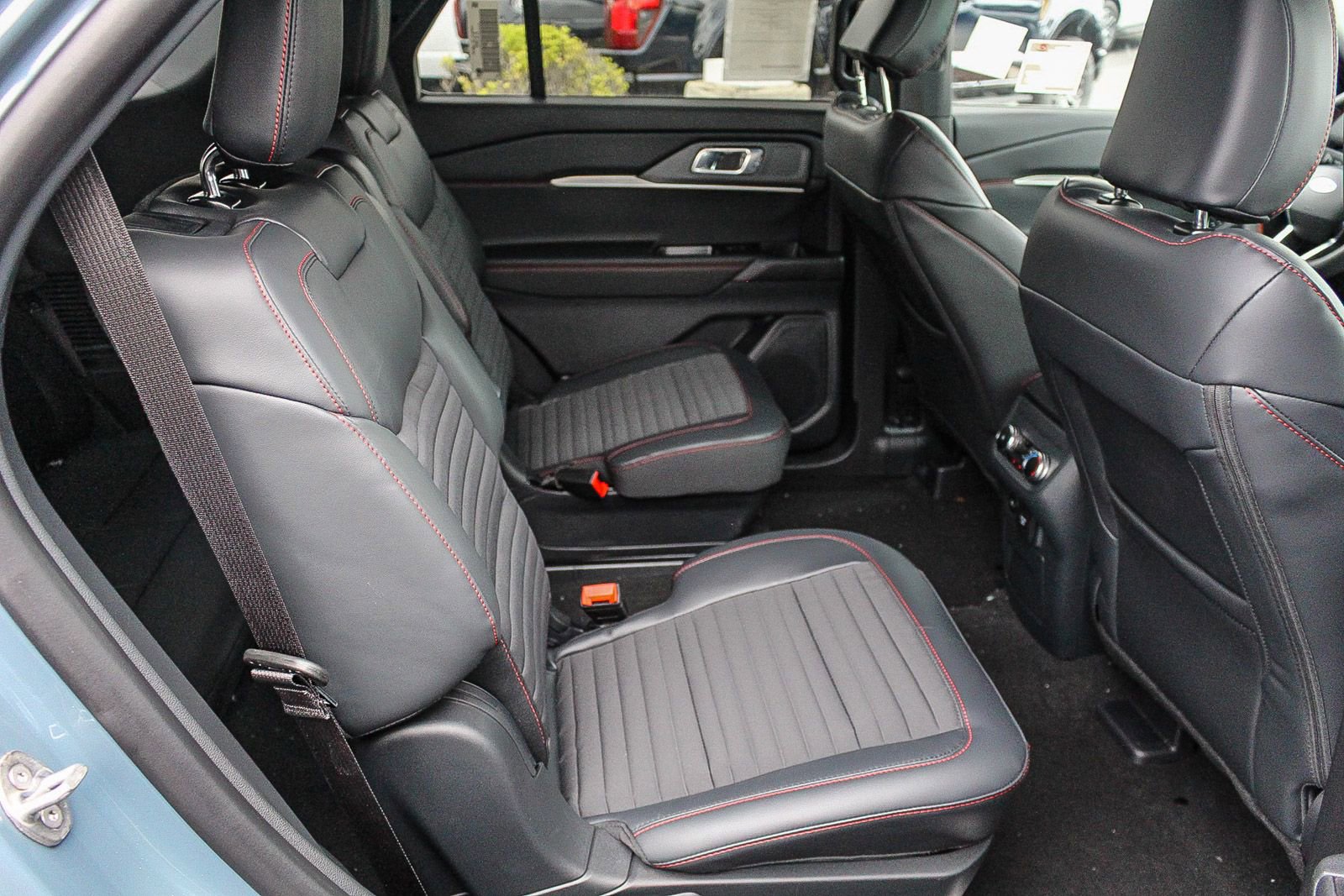 New 2026 Ford Explorer ST-Line w/ ST-Line Street Pack image 18