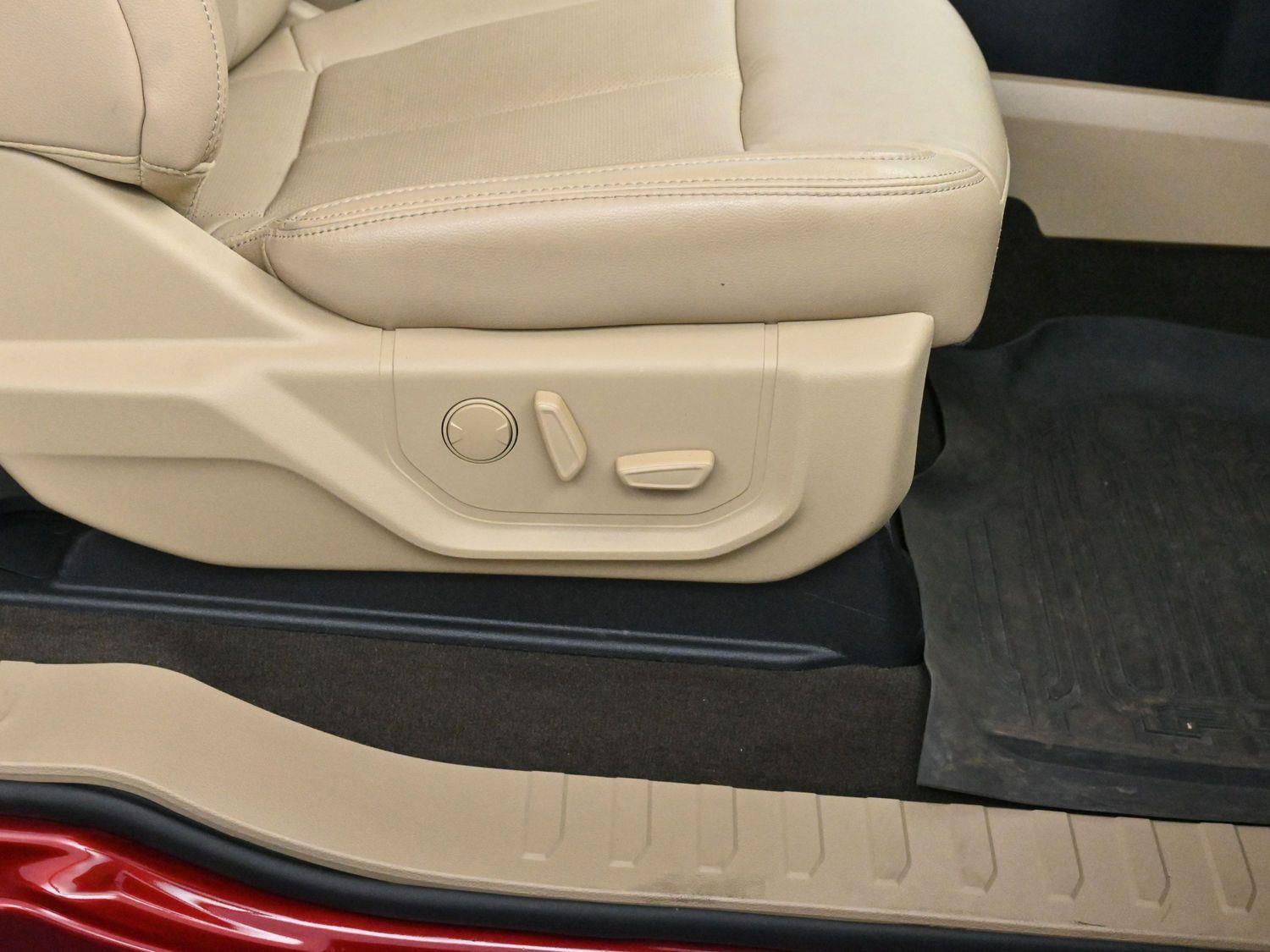 Used 2019 Ford F150 Lariat w/ Equipment Group 502A Luxury image 32