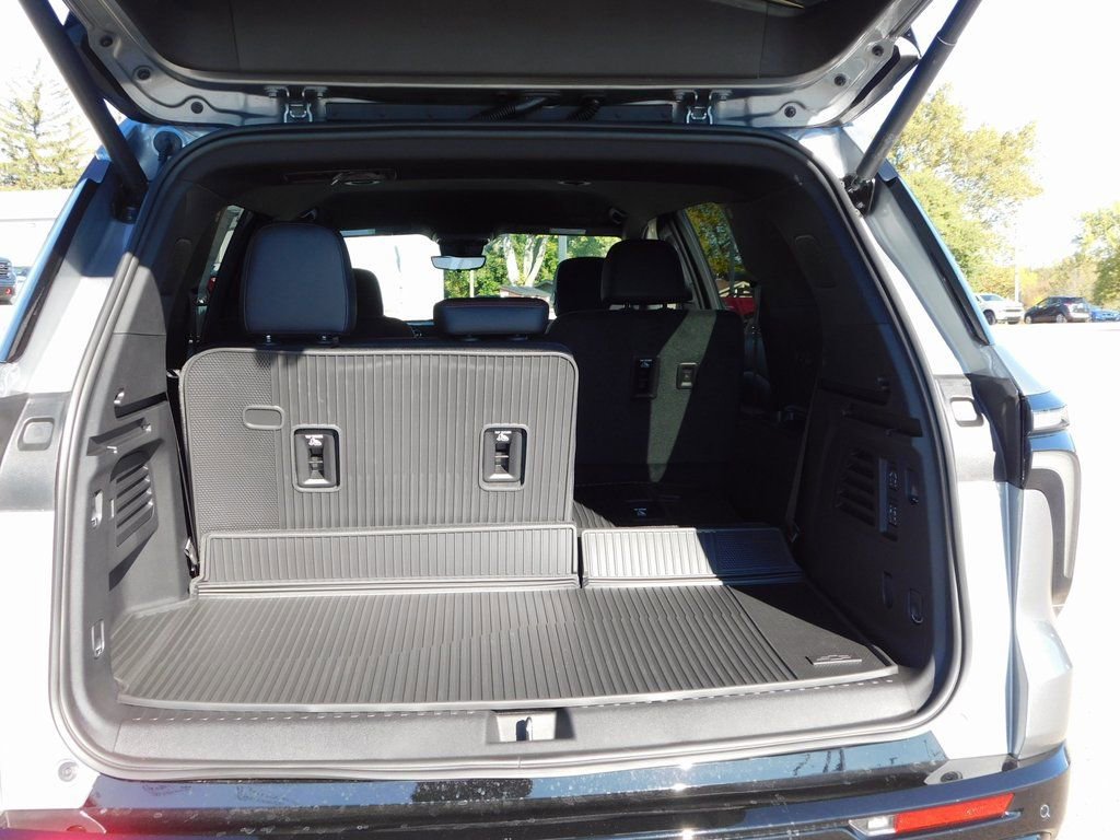 New 2026 Chevrolet Traverse RS w/ LPO, Floor Liner Package image 25