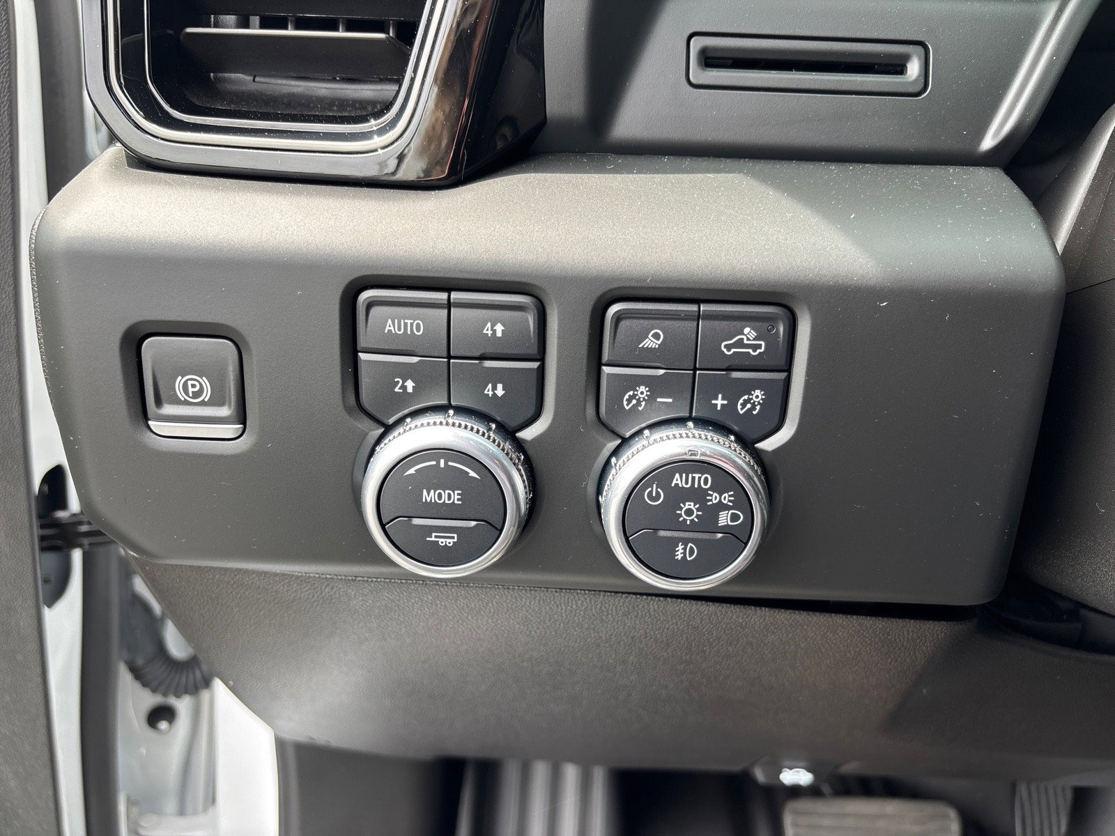 Certified 2024 GMC Sierra 1500 AT4 w/ AT4 Premium Package image 16