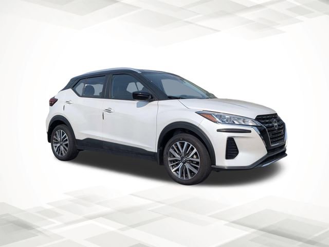 Used 2024 Nissan Kicks SV image 2