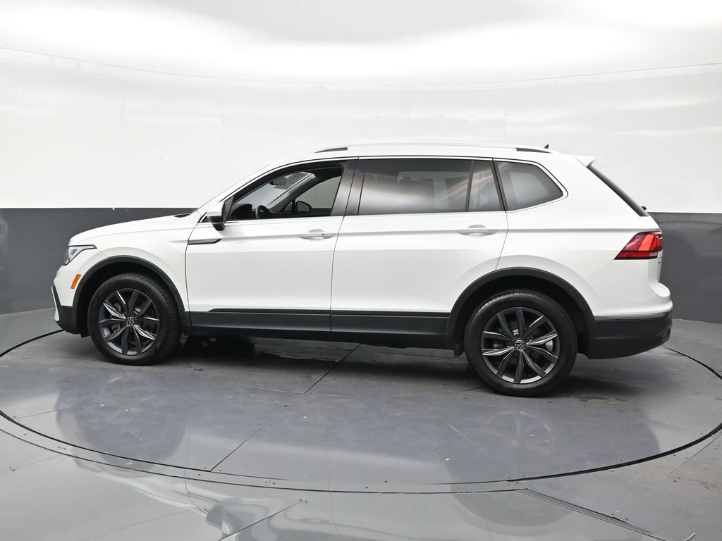 Used 2023 Volkswagen Tiguan SE FWD image 2