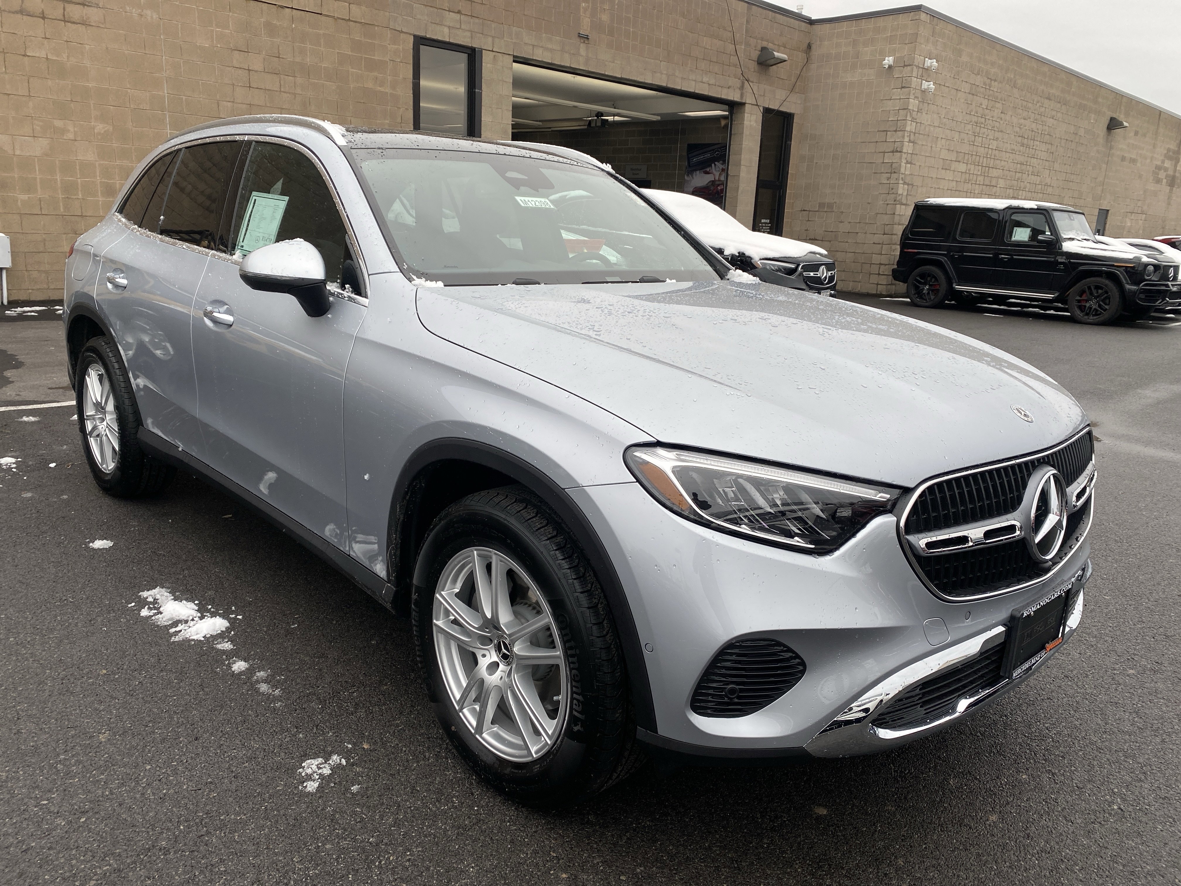 Used 2025 Mercedes-Benz GLC 300 4MATIC image 2