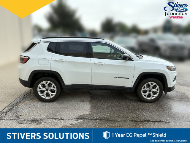 Used 2025 Jeep Compass Latitude w/ Sun & Sound Group AWD/4WD image 5
