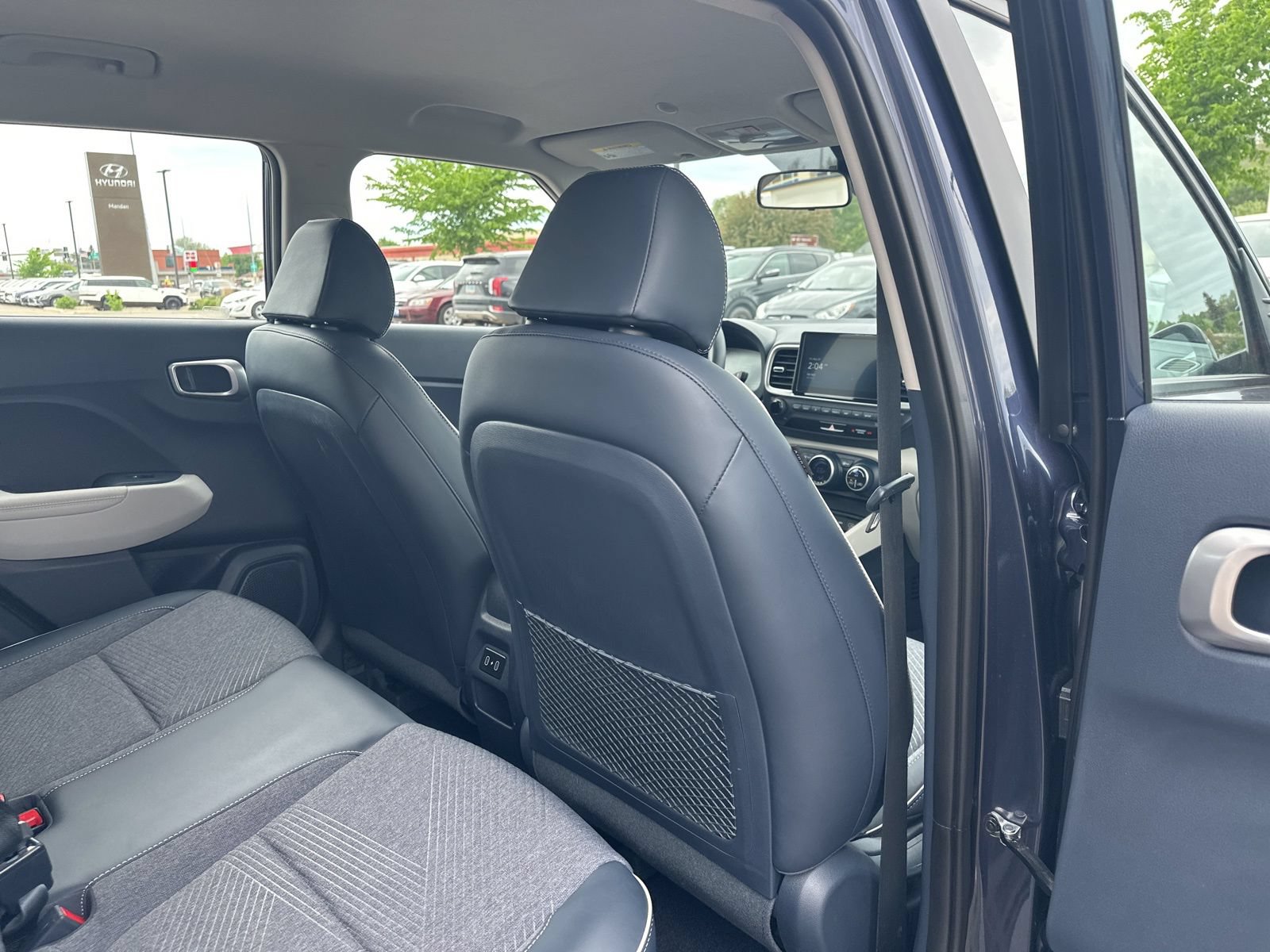 Used 2025 Hyundai Venue Limited FWD image 25