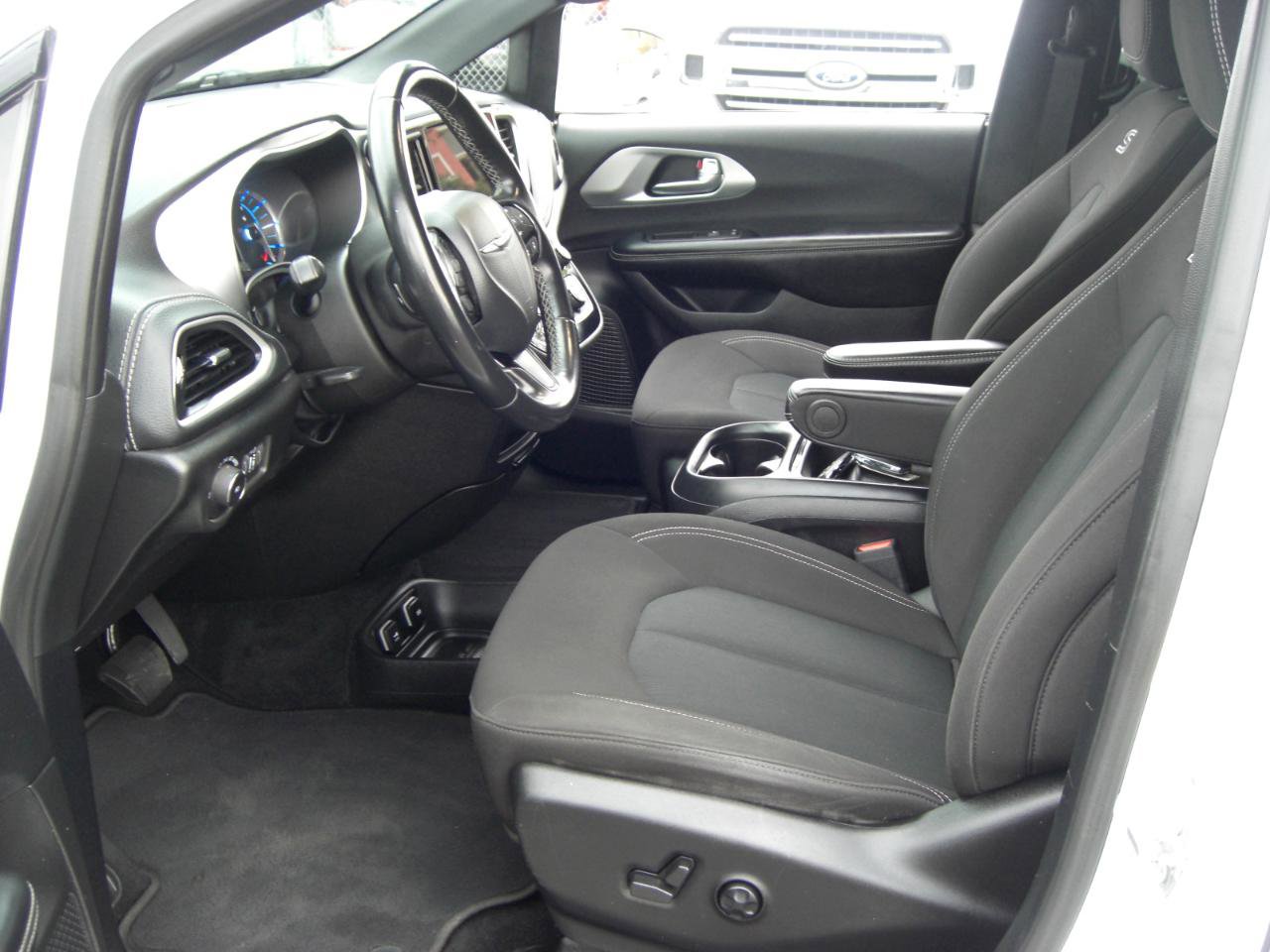 Used 2021 Chrysler Pacifica Touring w/ S Appearance Package image 22