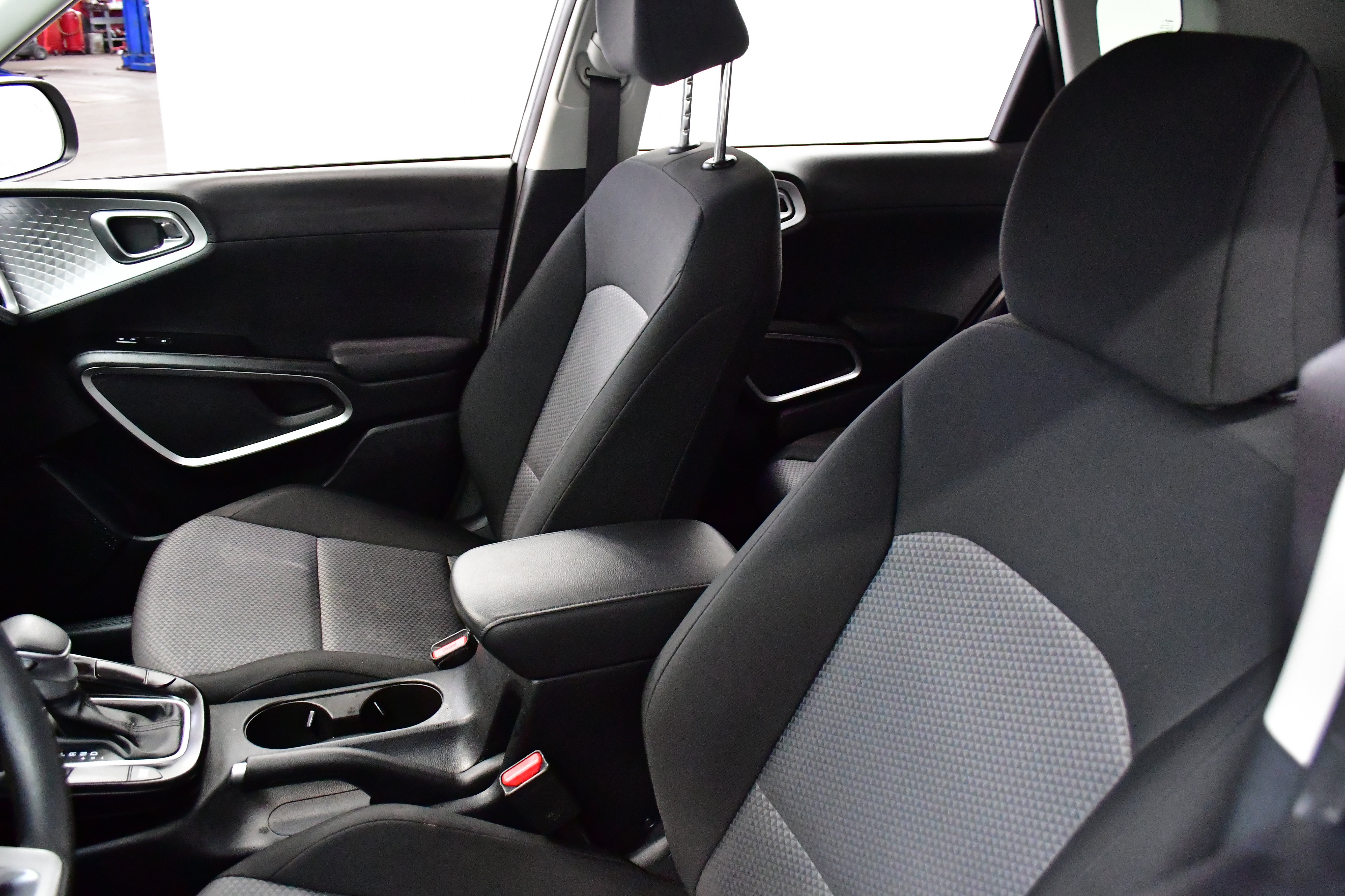 Used 2025 Kia Soul LX w/ LX Technology Package image 11